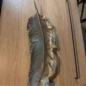 Luxurious Metallic Feather Wall Decor
